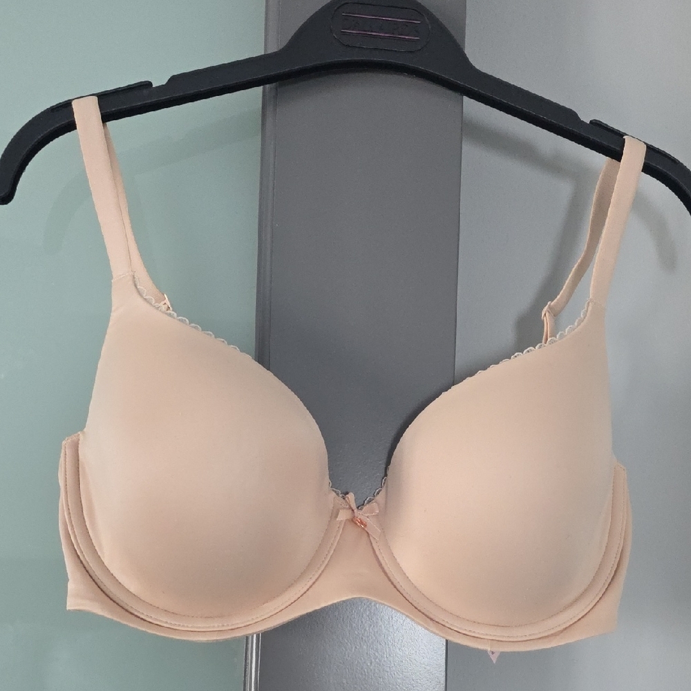 NWOT Victoria's Secret Size 32DDD Body By Victoria Lined Demi Bra
